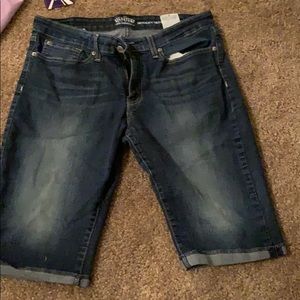 Signature Levi’s Capri shorts